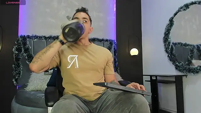 Liam walk  online show from November 2025 10:53:02 PM