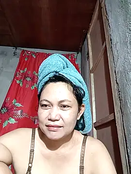 Everleigh mom online show from September 2025 01:49:02 AM