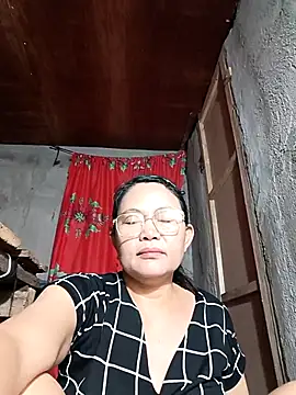 Everleigh mom online show from October 2025 10:16:02 AM