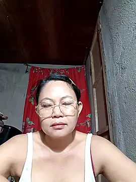 Everleigh mom online show from November 2025 08:02:02 PM