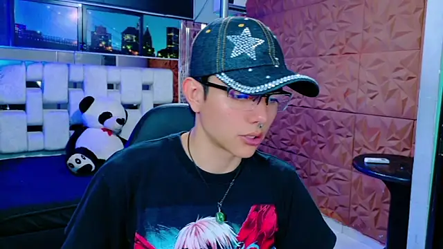 Snapshot of alandelrey57 chatting on December 2025 05:02:02 AM alandelrey57 online show from December 2025 05:02:02 AM