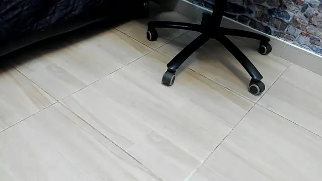 Snapshot of ALYANNA_HOT_ chatting on December 2025 11:41:02 AM ALYANNA HOT online show from December 2025 11:41:02 AM