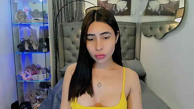 Claudia empress online show from October 2025 08:20:02 PM