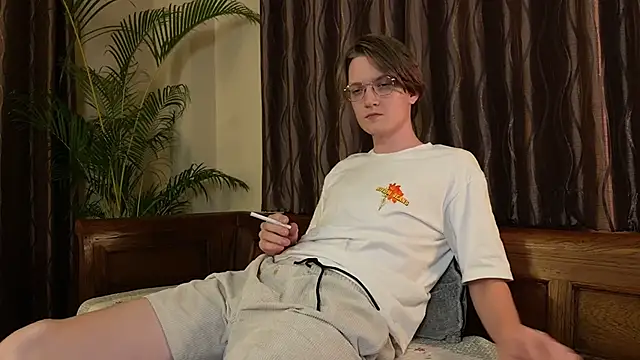 KellyTwink online show from June 2026 06:01:01 PM