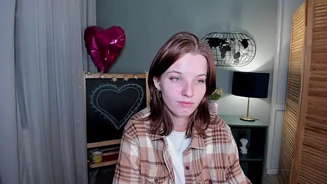 Snapshot of Madelaineses chatting on September 2025 08:15:02 AM Madelaineses online show from September 2025 08:15:02 AM