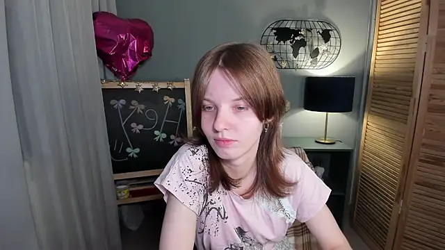 Snapshot of Madelaineses chatting on November 2025 09:53:01 AM Madelaineses online show from November 2025 09:53:01 AM