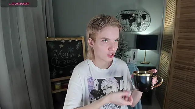 Snapshot of Madelaineses chatting on December 2025 08:43:01 AM Madelaineses online show from December 2025 08:43:01 AM