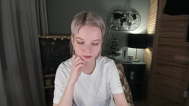 Snapshot of Madelaineses chatting on January 2026 08:50:02 AM Madelaineses online show from January 2026 08:50:02 AM