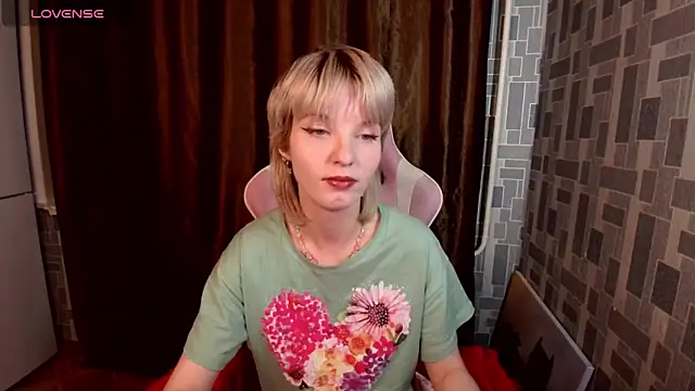 Snapshot of Madelaineses chatting on March 2026 03:06:02 PM Madelaineses online show from March 2026 03:06:02 PM