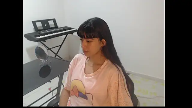 Snapshot of meganmiauu chatting on April 2026 04:23:02 AM meganmiauu online show from April 2026 04:23:02 AM