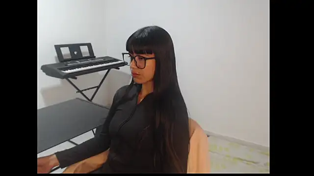 Snapshot of meganmiauu chatting on April 2026 06:19:01 AM meganmiauu online show from April 2026 06:19:01 AM