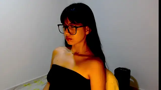 Snapshot of meganmiauu chatting on May 2026 03:07:02 PM meganmiauu online show from May 2026 03:07:02 PM