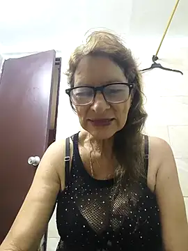 MaryeLunna online show from December 2025 11:48:01 AM