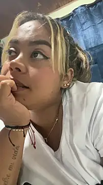 Snapshot of EmilyDuran_ chatting on April 2026 02:51:02 AM EmilyDuran online show from April 2026 02:51:02 AM