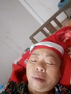 VangLe73 online show from October 2025 12:58:01 PM