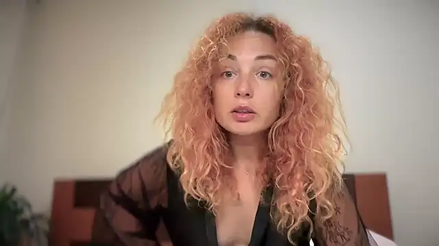 Reddgiirl online show from March 2026 10:32:01 PM