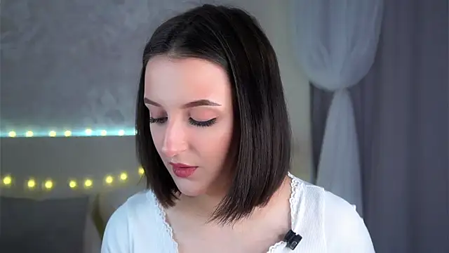 FalineBeacher online show from April 2026 01:05:02 AM