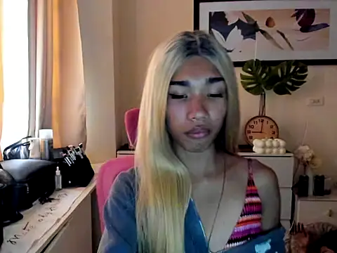 Snapshot of CharlotteMavis chatting on July 2026 04:27:02 AM CharlotteMavis online show from July 2026 04:27:02 AM
