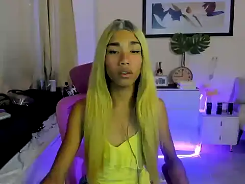 Snapshot of CharlotteMavis chatting on July 2026 05:22:02 PM CharlotteMavis online show from July 2026 05:22:02 PM
