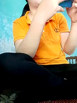 Snapshot of linhbe96xxx chatting on November 2025 04:37:02 AM linhbe96xxx online show from November 2025 04:37:02 AM