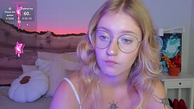 Nerissa xo online show from September 2025 07:59:01 PM