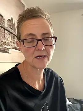 Curvy-Jinx online show from October 2025 07:28:02 AM