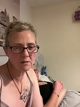 Curvy-Jinx online show from November 2025 08:57:01 PM