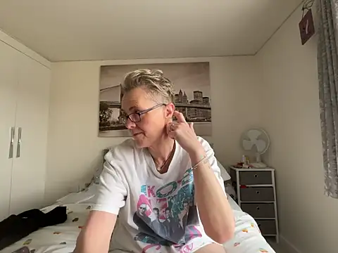 Curvy-Jinx online show from April 2026 07:33:02 AM