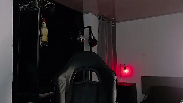 Angelabl0odborne online show from October 2025 07:35:02 PM