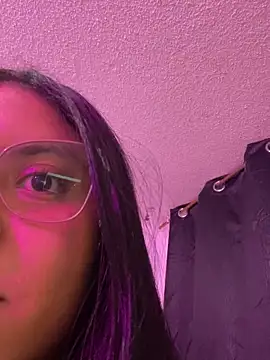 Dominic Schmit01 online show from April 2026 11:02:02 PM