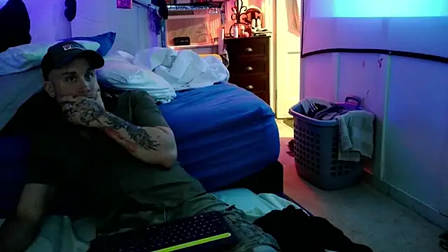 Luv2SuckBWC92 online show from September 2025 02:03:02 AM