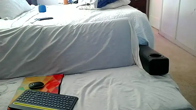 Luv2SuckBWC92 online show from October 2025 10:28:02 PM