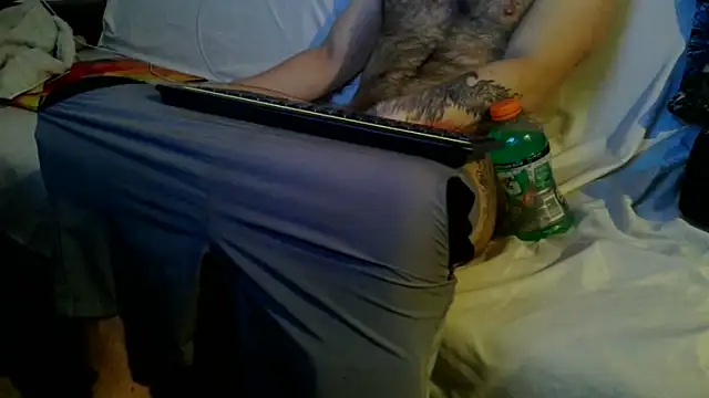 Luv2SuckBWC92 online show from October 2025 10:43:02 PM