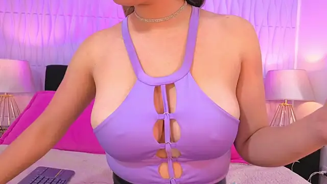 Snapshot of LilaRoussexx chatting on November 2025 05:01:02 PM LilaRoussexx online show from November 2025 05:01:02 PM