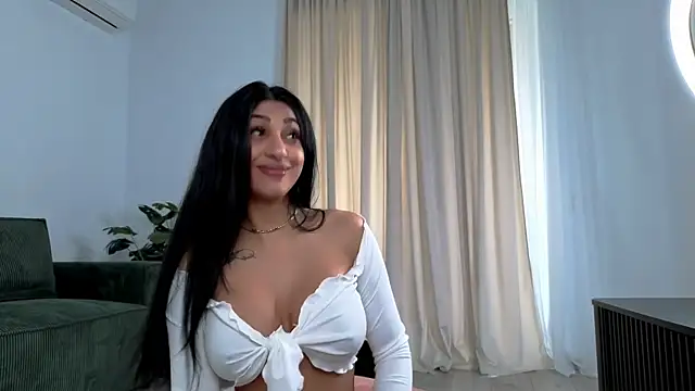EmaHallee online show from July 2026 04:37:02 AM