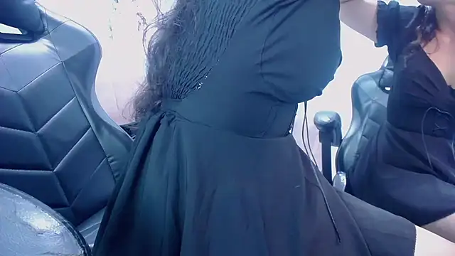 victoria hernandez t  online show from October 2025 01:23:02 PM