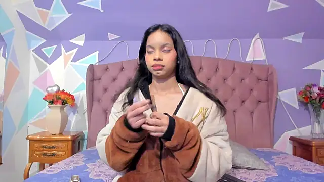 CloeyGraweing online show from November 2025 12:07:01 PM