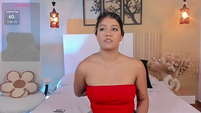 Camila Bustamante online show from November 2025 03:23:01 PM