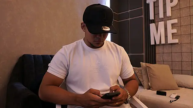 Snapshot of Thiago_Valente chatting on May 2026 01:41:01 PM Thiago Valente online show from May 2026 01:41:01 PM