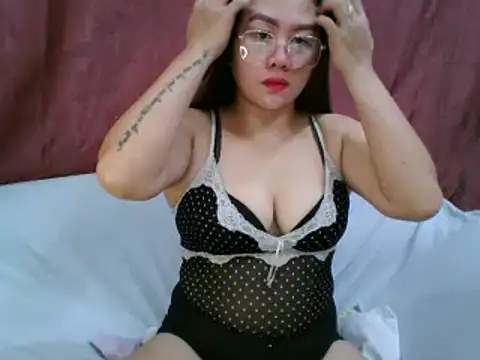 Snapshot of WildPussy4uxx chatting on October 2025 05:11:01 PM WildPussy4uxx online show from October 2025 05:11:01 PM
