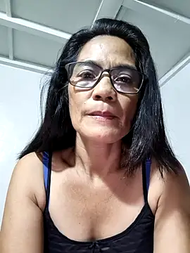 Snapshot of ImYourWoman_55 chatting on April 2026 10:41:01 PM ImYourWoman 55 online show from April 2026 10:41:01 PM