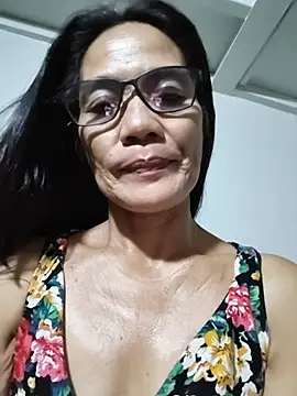 Snapshot of ImYourWoman_55 chatting on May 2026 05:20:01 PM ImYourWoman 55 online show from May 2026 05:20:01 PM