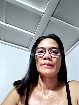 Snapshot of ImYourWoman_55 chatting on May 2026 09:22:02 PM ImYourWoman 55 online show from May 2026 09:22:02 PM