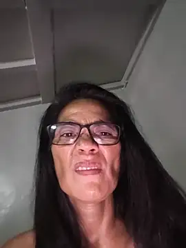 Snapshot of ImYourWoman_55 chatting on May 2026 10:39:01 PM ImYourWoman 55 online show from May 2026 10:39:01 PM