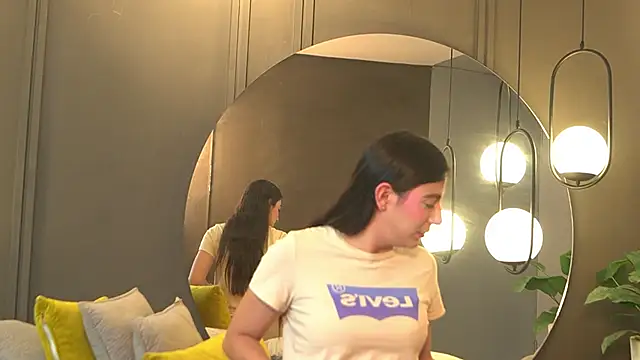 Ariaa Isabell online show from April 2026 06:52:01 PM