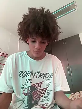 Snapshot of Max_Rain chatting on April 2026 06:28:01 PM Max Rain online show from April 2026 06:28:01 PM