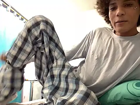 Snapshot of Max_Rain chatting on April 2026 10:05:02 PM Max Rain online show from April 2026 10:05:02 PM