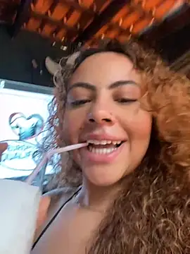 Chloe Leaozinho online show from October 2025 06:17:02 PM