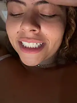 Snapshot of Chloe_Leaozinho chatting on May 2026 11:34:04 PM Chloe Leaozinho online show from May 2026 11:34:04 PM