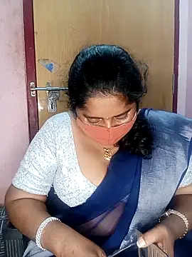 Jessi 25 online show from November 2025 05:46:02 PM